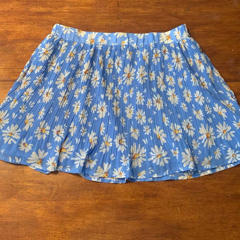 Summer Blue Daisy Pleated Mini Skirt